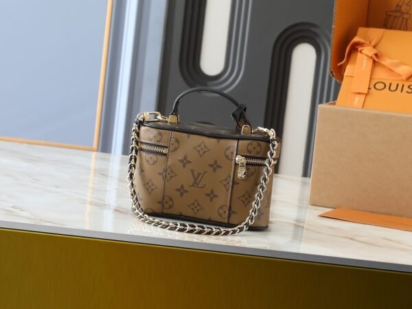 lv vanity bag 19x13x11cm