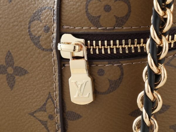 lv vanity bag 19x13x11cm