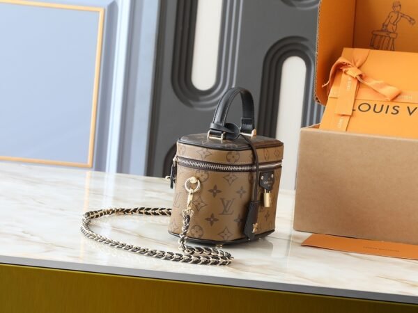 lv vanity bag 19x13x11cm