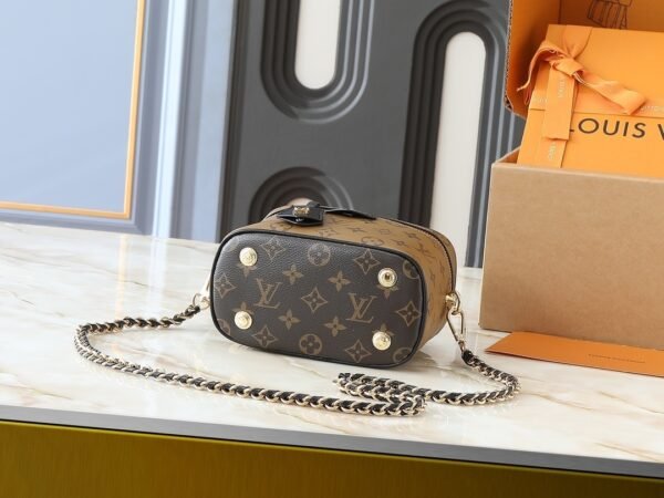 lv vanity bag 19x13x11cm