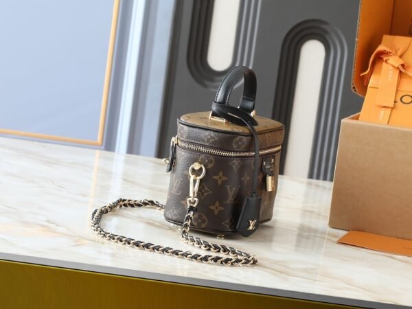lv vanity bag 19x13x11cm