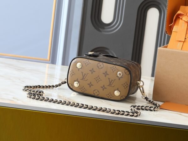 lv vanity bag 19x13x11cm