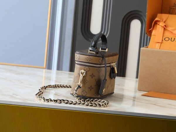 lv vanity bag 19x13x11cm