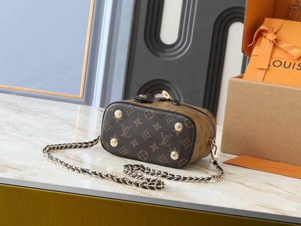 lv vanity bag 19x13x11cm