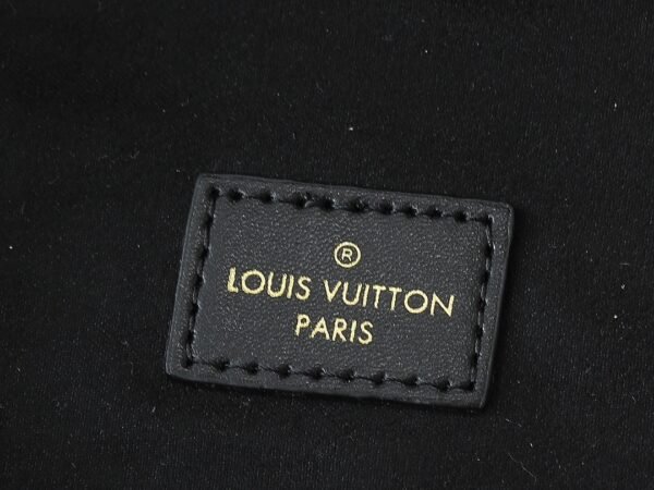 lv vanity bag 19x13x11cm