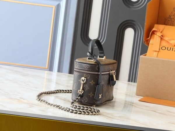 lv vanity bag 19x13x11cm