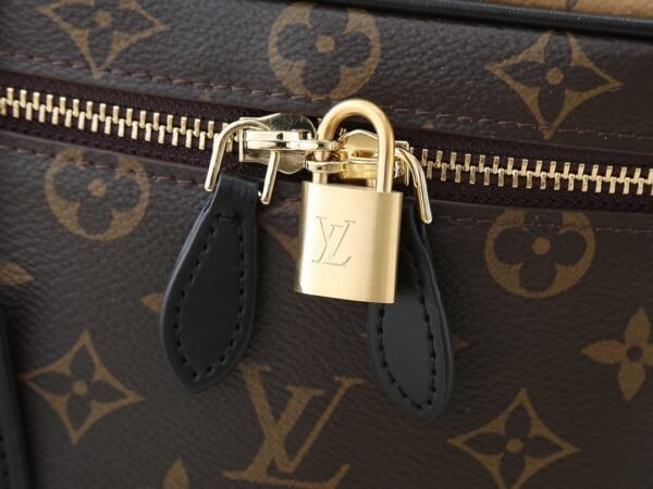 lv vanity bag 19x13x11cm
