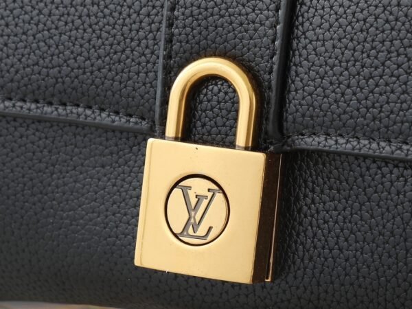 lv wallet on chain bag upgraded version 22.0 x 13.0 x 3.5 cm