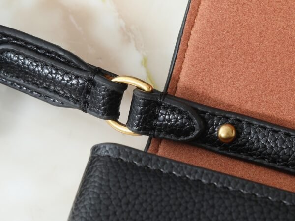 lv wallet on chain bag upgraded version 22.0 x 13.0 x 3.5 cm
