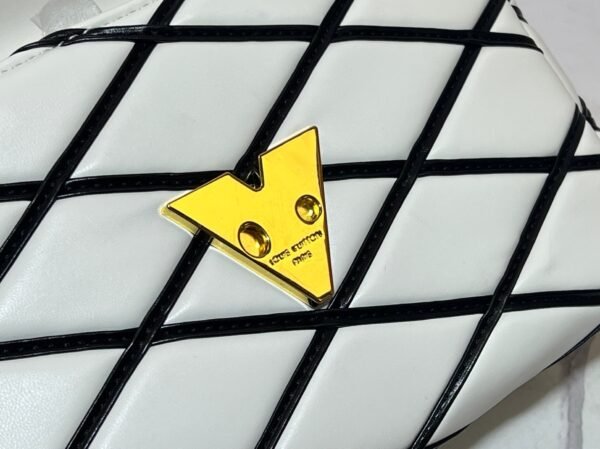 lv twist handbag