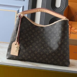 lv hang on 26.0 x 11.5 x 6.5cm (复制)