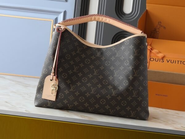 lv hang on 26.0 x 11.5 x 6.5cm (复制)
