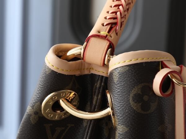 lv artsy 53.0 x 30.0 x 15.5 cm