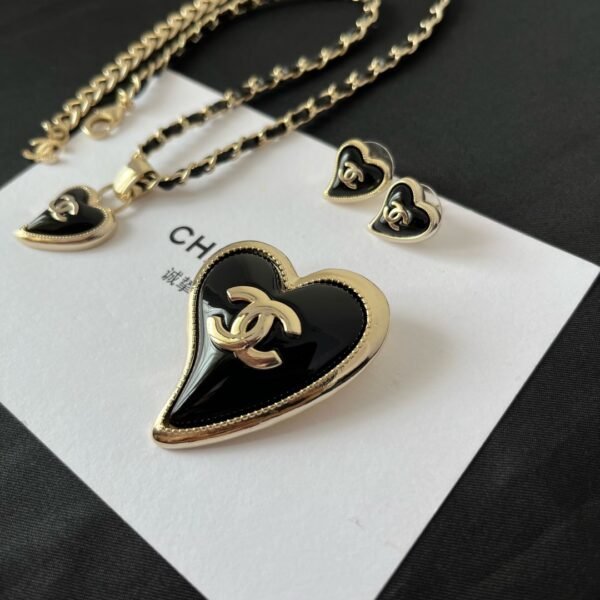new chanel style set