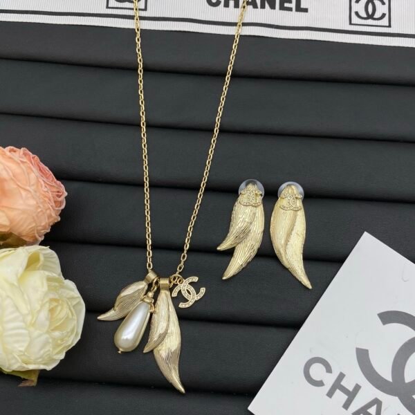 chanel set necklace bracelet earring brooch