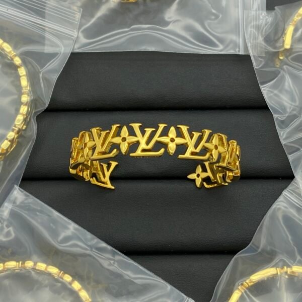 lv bracelet (复制)