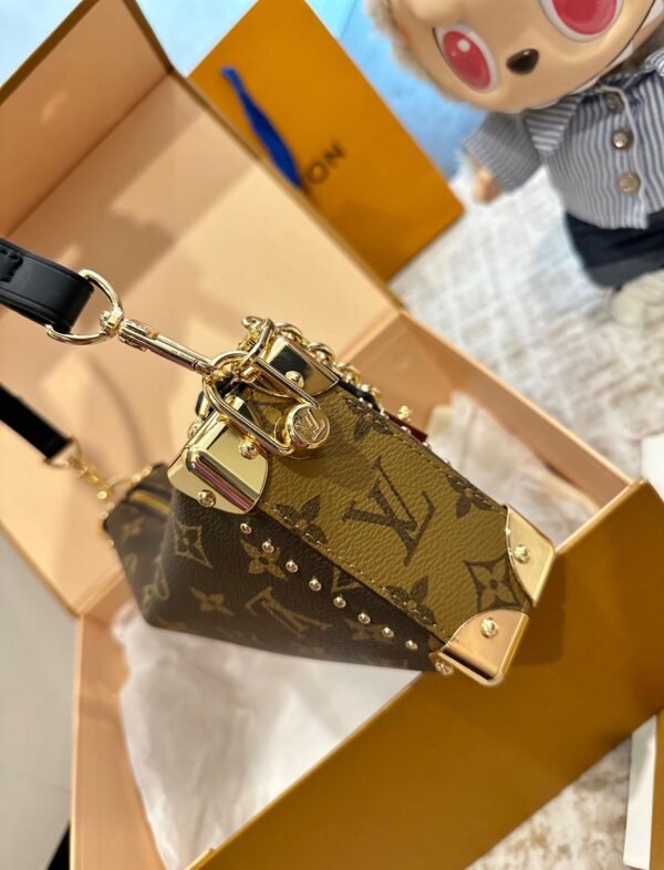 lv 2025 early spring runway style horizontal mini trunk