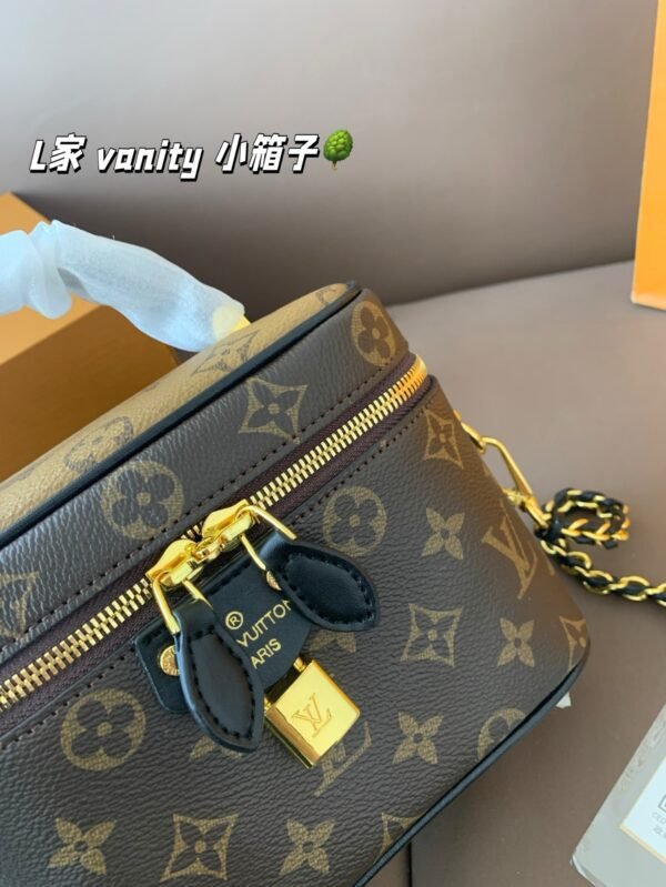 lv vanity mini trunk