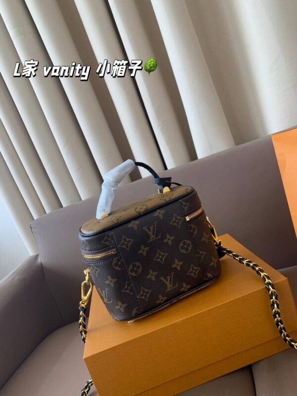 lv vanity mini trunk