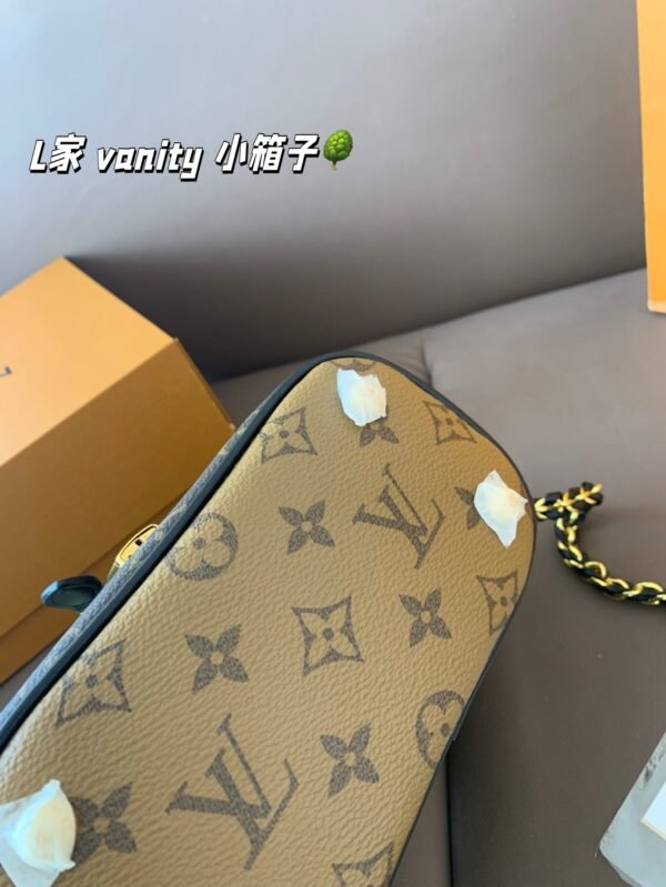 lv vanity mini trunk