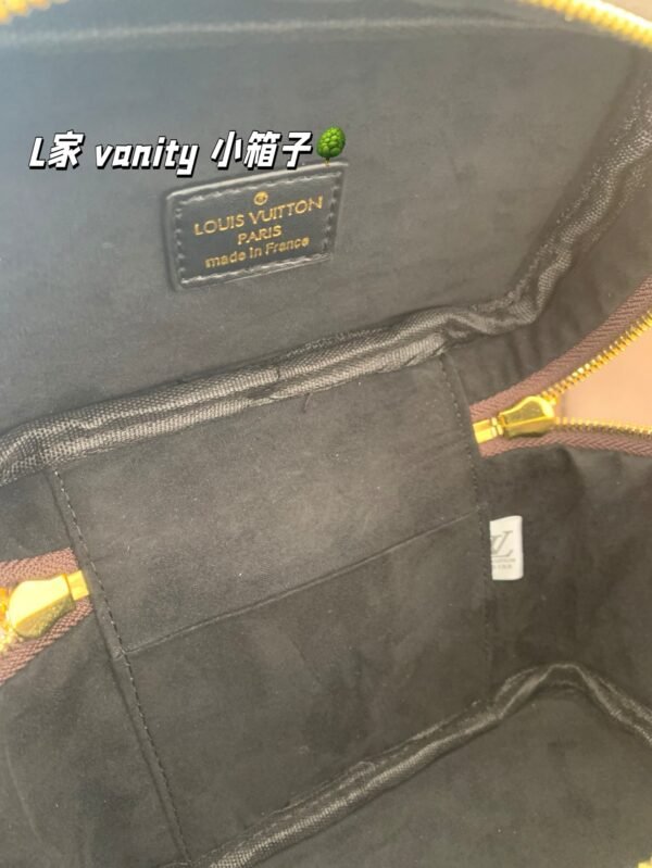 lv vanity mini trunk