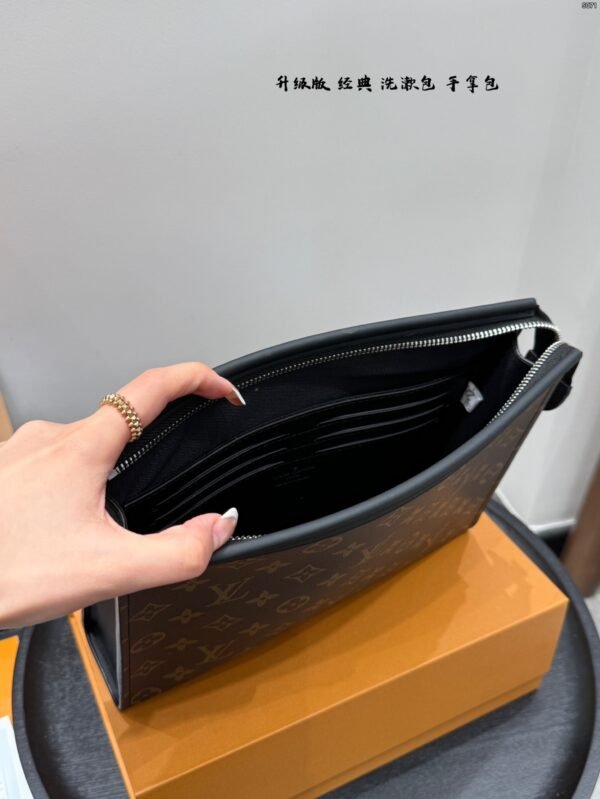 lv classic toiletry bag / men's clutch bag (new arrival)