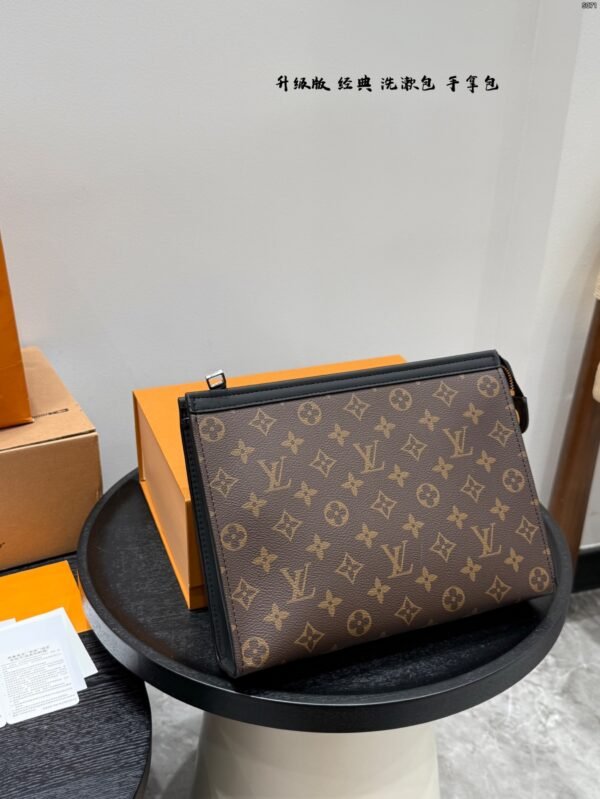 lv classic toiletry bag / men's clutch bag (new arrival)