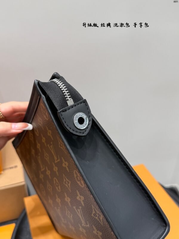 lv classic toiletry bag / men's clutch bag (new arrival)