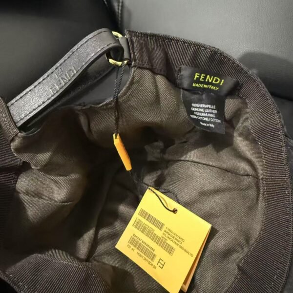 dior hat (复制)