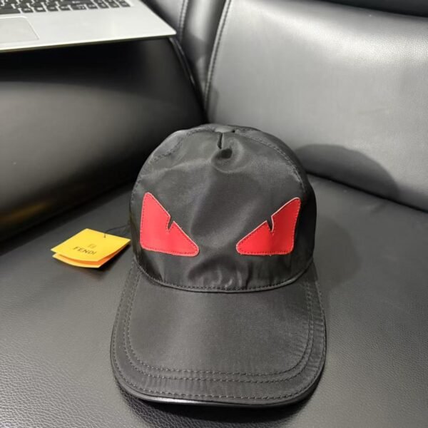 dior hat (复制)