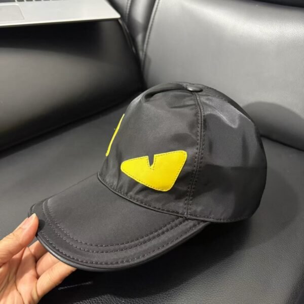 dior hat (复制)