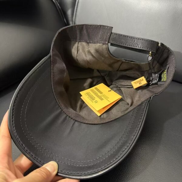 dior hat (复制)