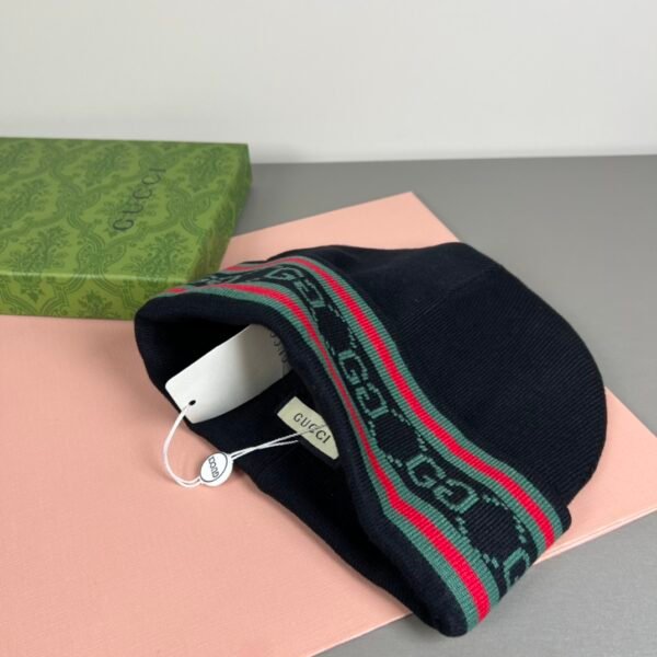 miumiu hat (复制)