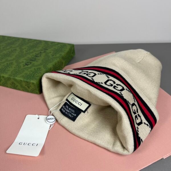 miumiu hat (复制)