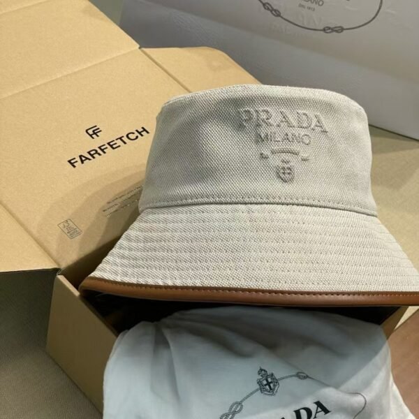 prada hat (复制)