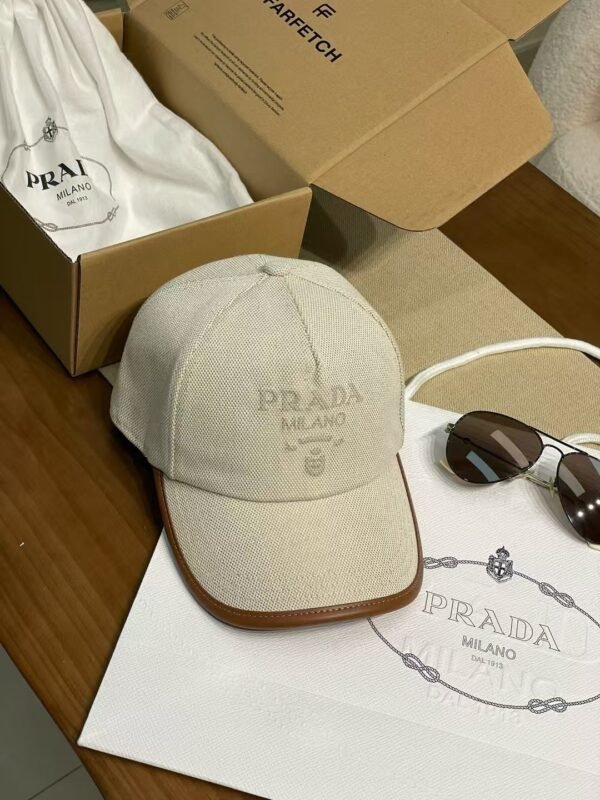 prada hat (复制)