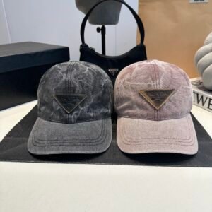 prada hat (复制)