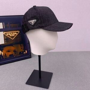 prada hat (复制)