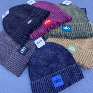 prada hat (复制)