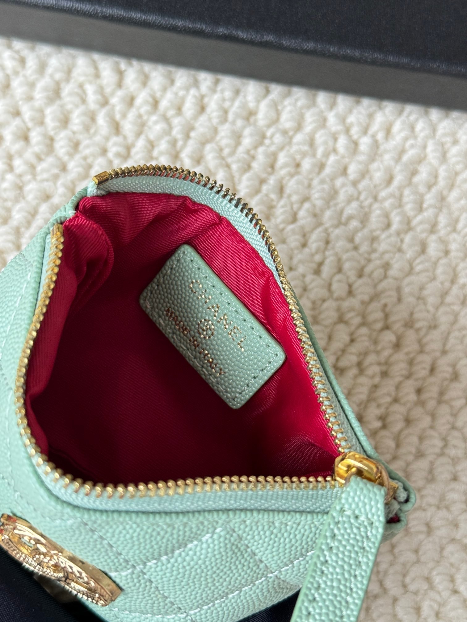chanel classic caviar coin bag 15×8.5cm chanel classic caviar coin bag 15×8.5cm