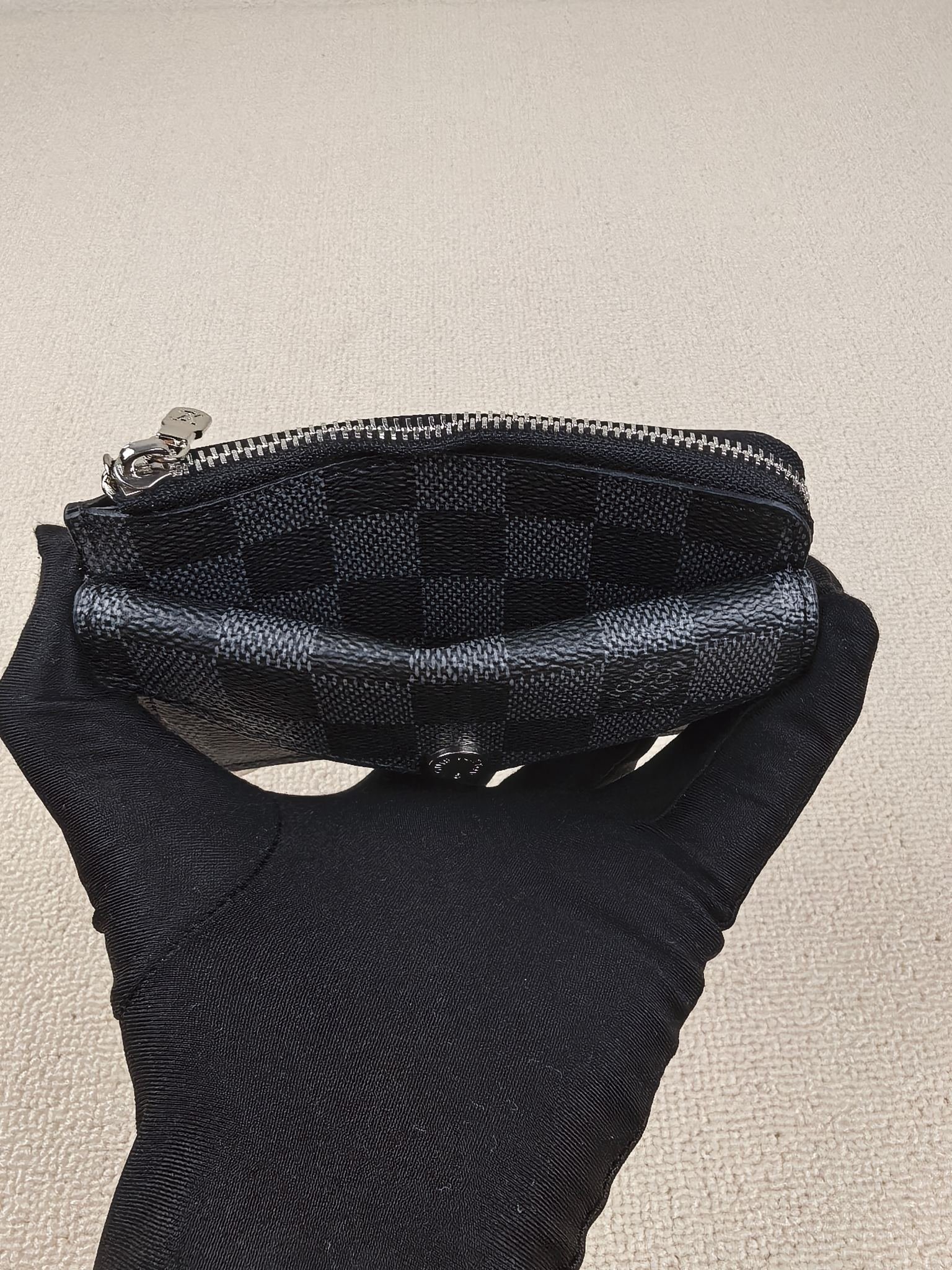 lv card holder 13.0 x 9.5 x 2.5 cm lv card holder 13.0 x 9.5 x 2.5 cm