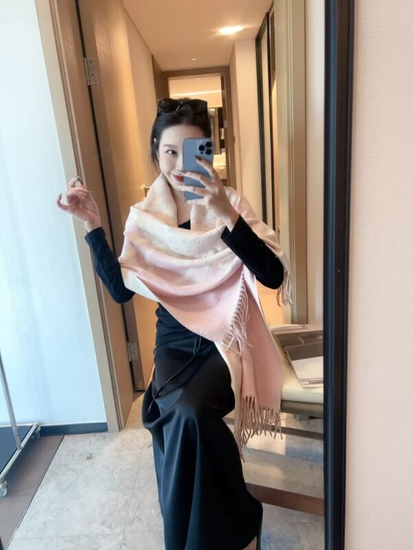 lv scarf