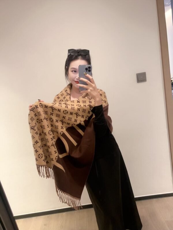 lv scarf