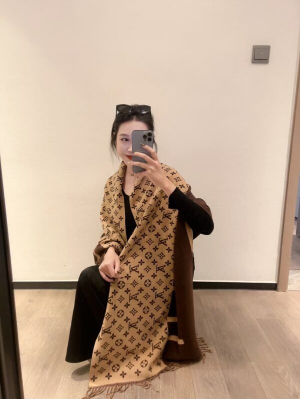 lv scarf
