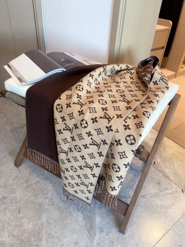 lv scarf