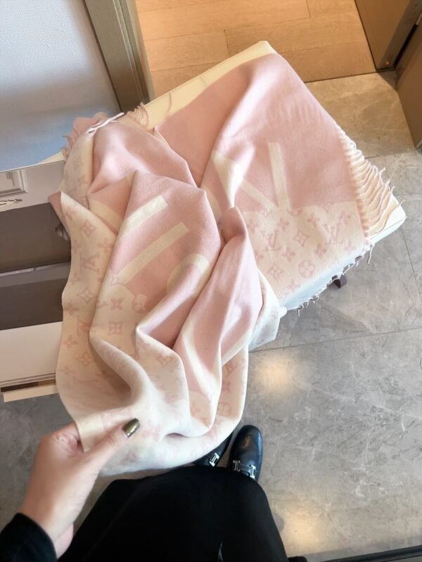 lv scarf