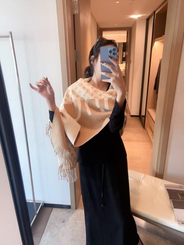 lv scarf