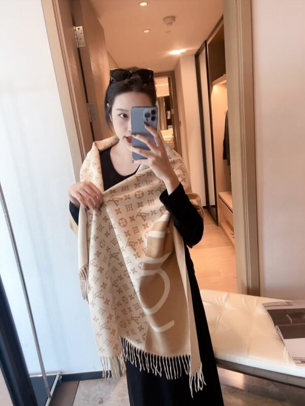 lv scarf