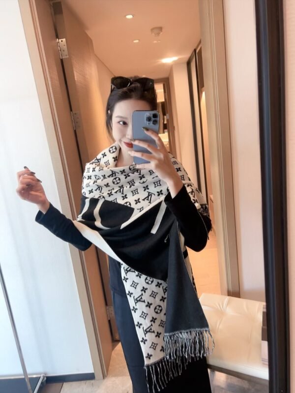 lv scarf