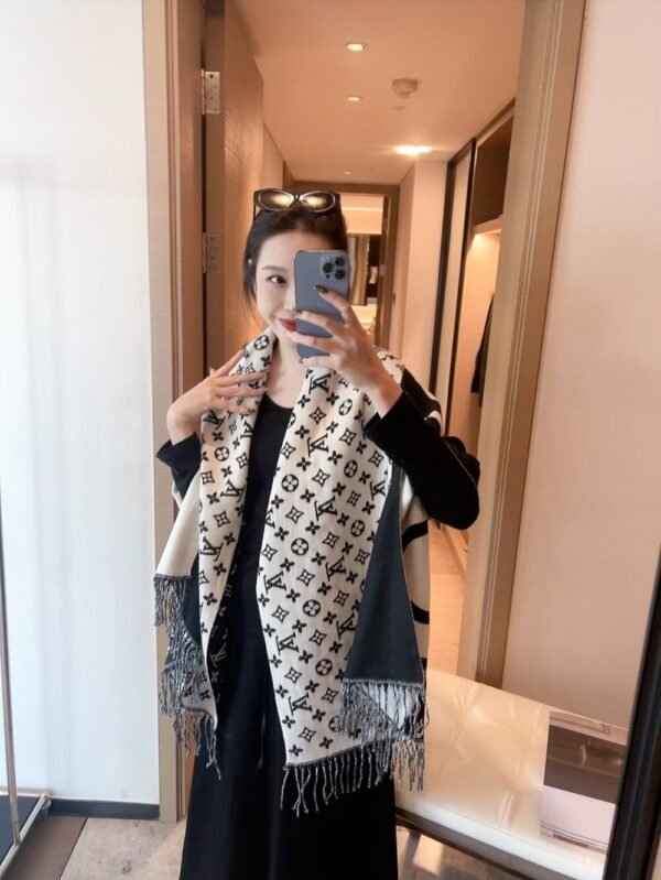 lv scarf
